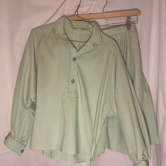 Green shirt and skirt set - Picture 1 of 4